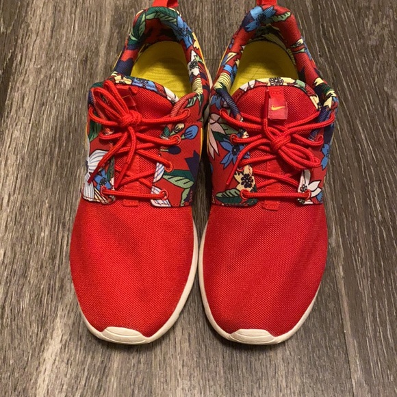 Women’s Nike Roshe One Print - Picture 2 of 5